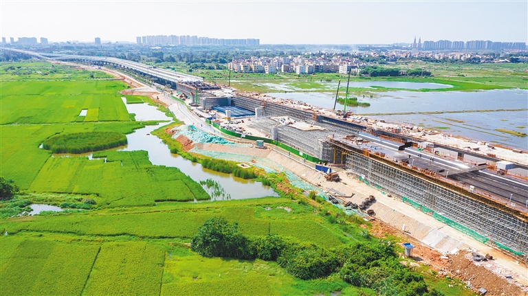 G15沈海高速公路海口段项目整体进度过半