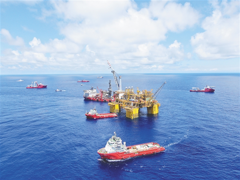 全球首座十万吨级深水半潜式生产储油平台在陵水海域完成设备安装