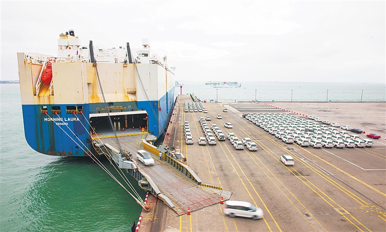 海南自贸区政策实施以来的首艘汽车外贸船