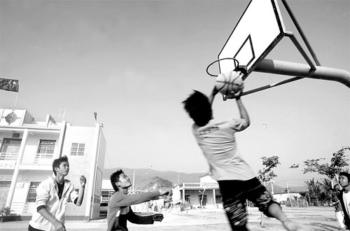 昌江每个行政村都建有篮球场 -- 海南省人民政
