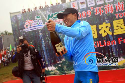 环岛赛第六赛段奖项揭晓 中国国家队保住蓝衫