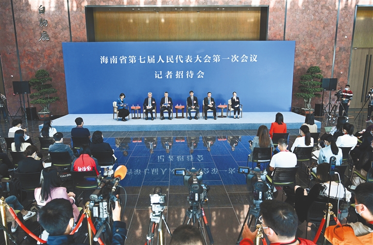 省七届人大一次会议首场记者招待会发言摘登