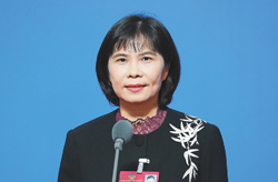 省政协委员、海南省农业科学院粮食作物研究所研究员严小微：建立公益性和商业化相结合的种业科技创新体系
