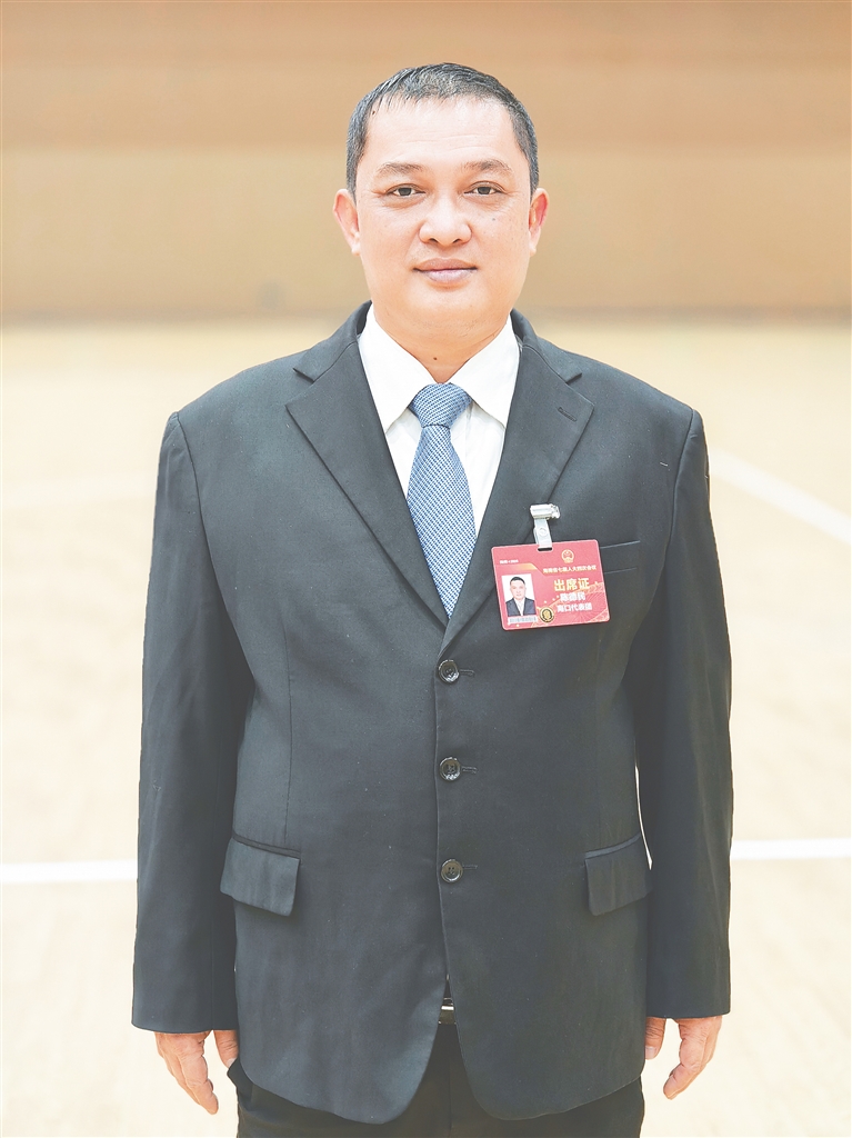 省人大代表，海口市琼山区大坡镇东昌居党总支委员、居长助理陈德民：把两会“春风”带回田间地头