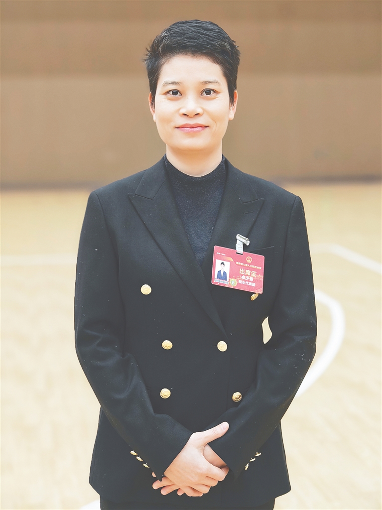 省人大代表、陵水黎族自治县中医院门诊部主任卓少曼：当好党和政府与人民群众“连心桥”