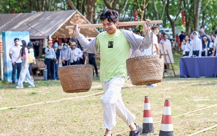 “黎苗春喜”庆三月 育才大地展风情