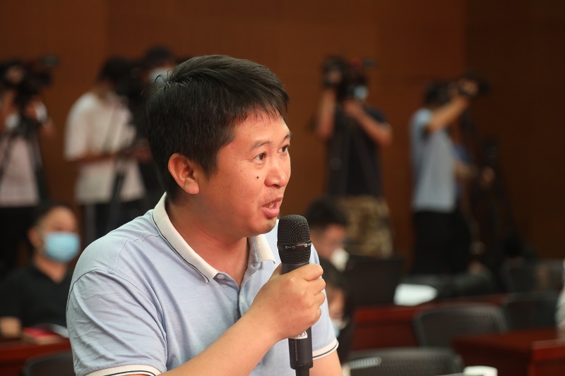 中新社记者