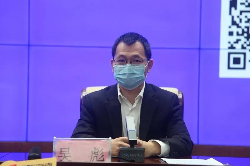 吴 彪