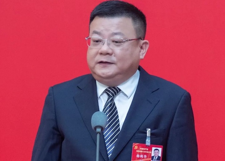 中共海南省委政法委副书记、秘书长杨剑华