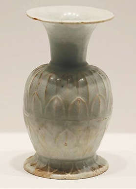 中国国家博物馆藏南宋青白釉莲瓣纹长颈瓶