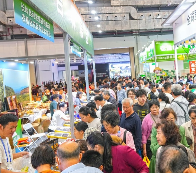 本届冬交会最后一天：市民大采购 展馆人气爆表