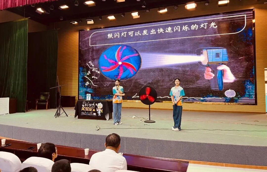 科技盛宴点燃梦想 实验探秘启迪未来