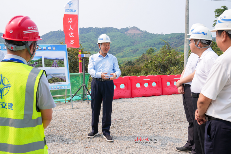 刘小明调研海南环热带雨林国家公园旅游公路建设工作