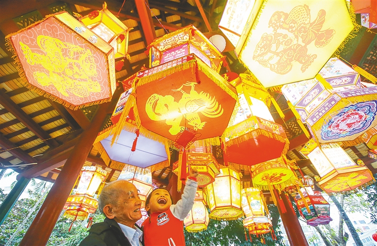 上元灯树千光照 一宵歌舞动琼州（上元灯词八首）
