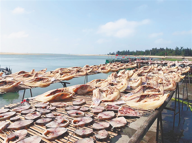 鱼味飘香年意浓（鱼味可口,余香不断）