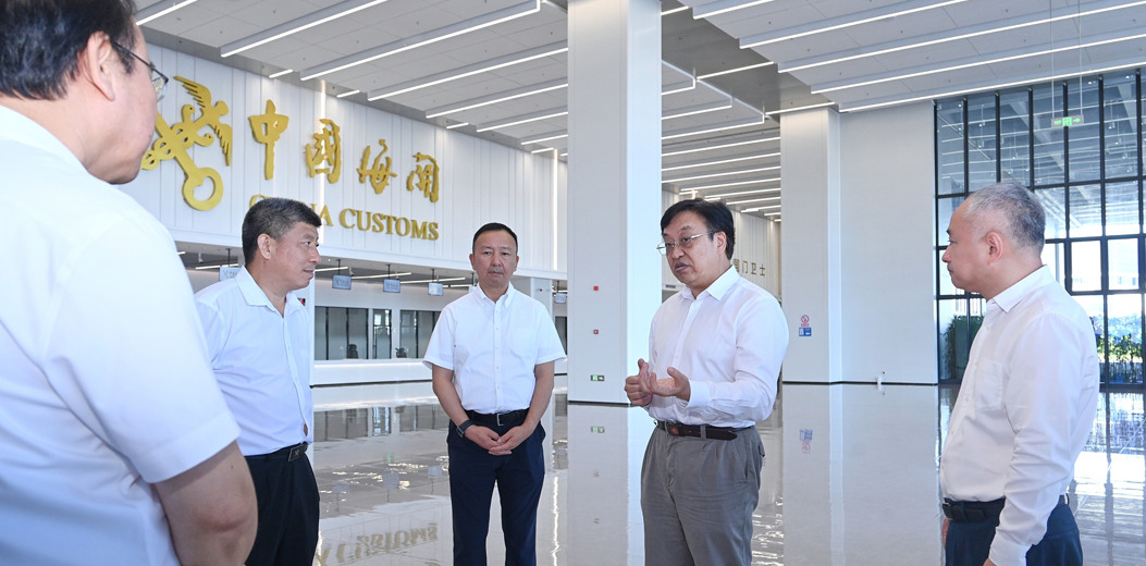 冯飞在海口调研自由贸易港压力测试情况