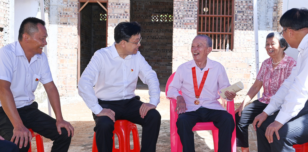 冯飞参加所在党支部“七一”主题党日活动并调研文昌开展深入贯彻中央八项规定精神学习教育情况