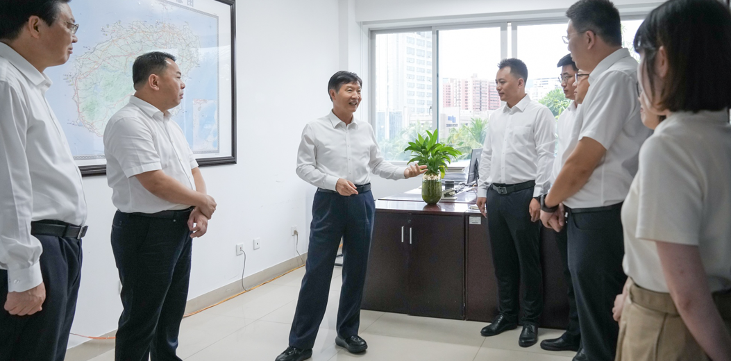 刘小明在省交通运输厅调研