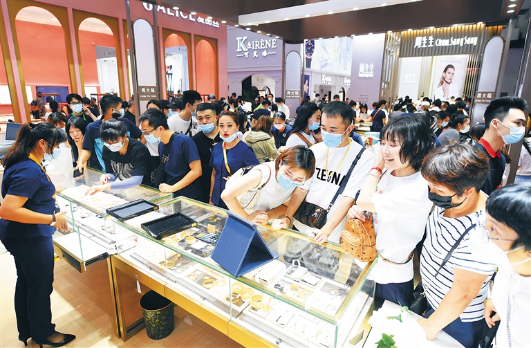 首届中国国际消费品博览会闭幕